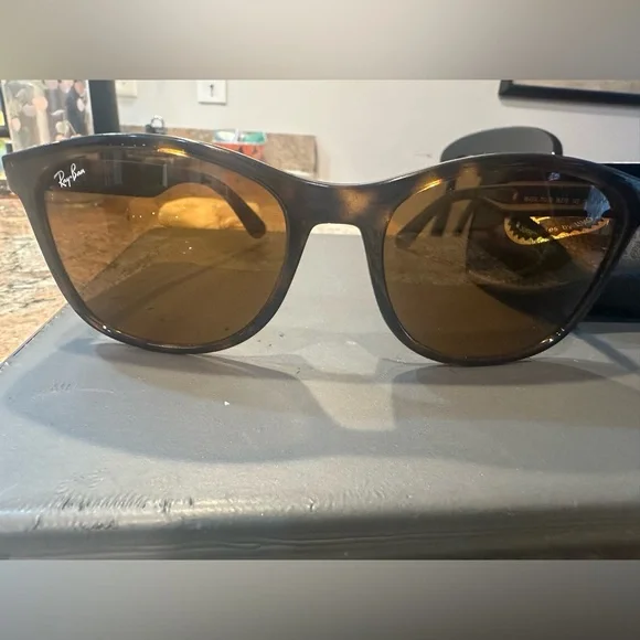 Ray-Ban Dark Brown Sunglasses with Black Case Unisex NWT - Picture 3 of 5